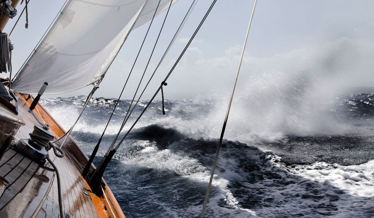 Sailing-in-strong-winds